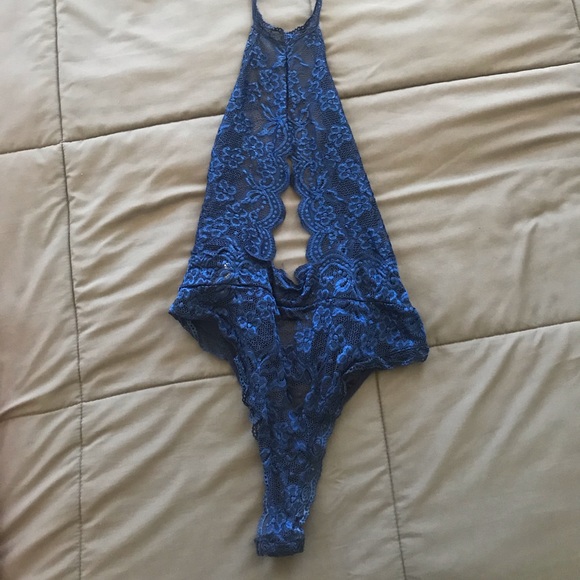 Lingerie - Picture 2 of 3